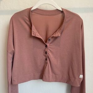 Vuori Cropped Long Sleeve Henley Tee